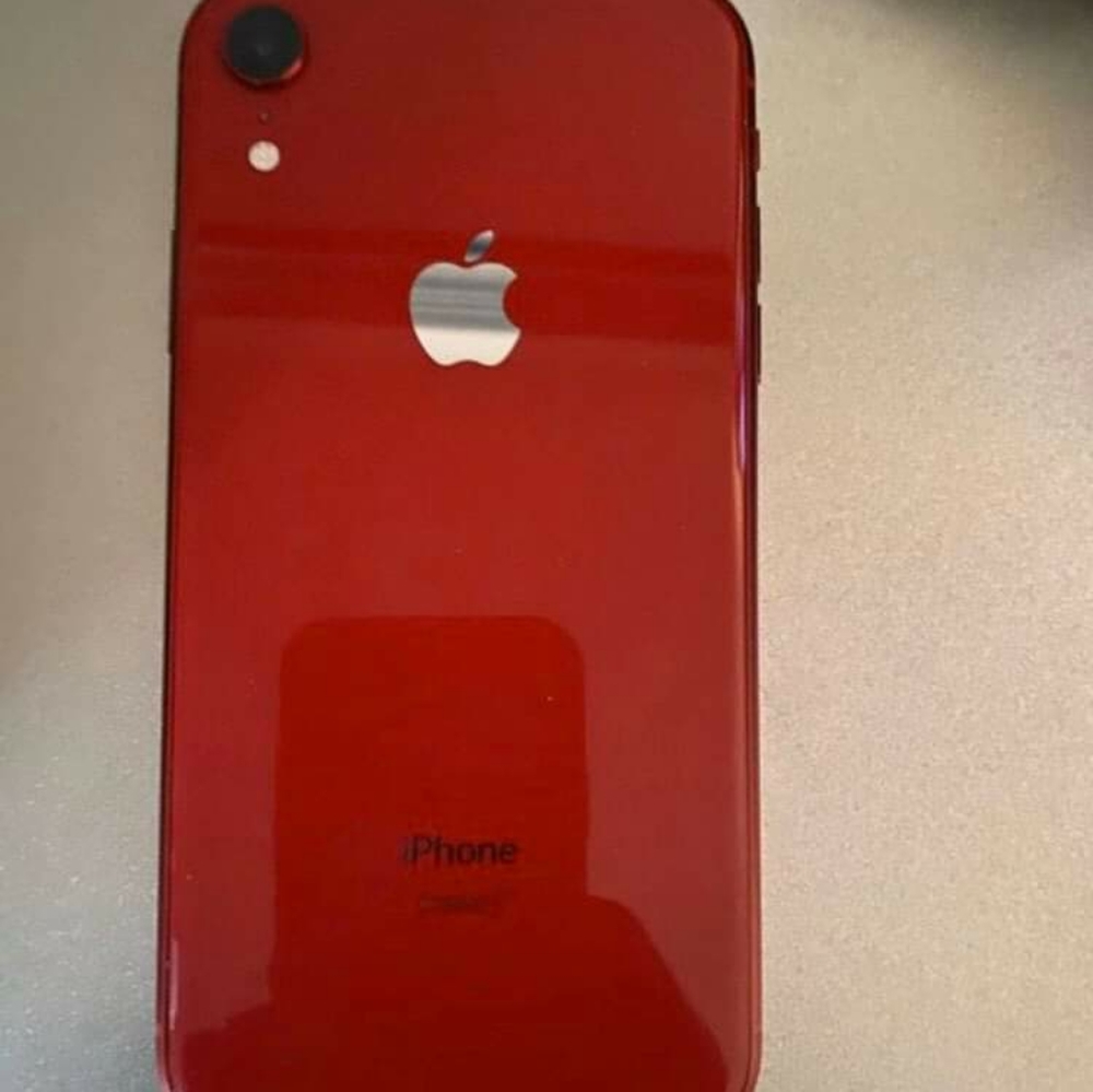 iPhone xr $300